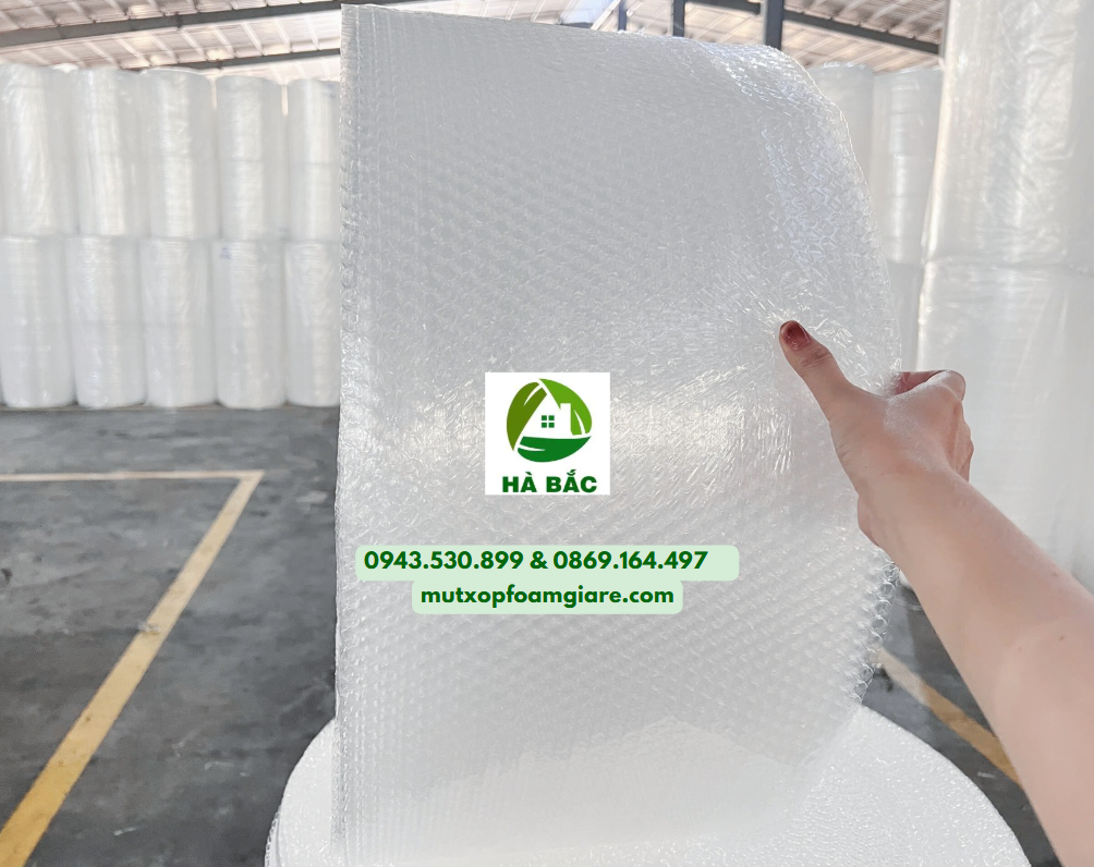 MÀNG XỐP HƠI BỌC HÀNG ĐA DẠNG KÍCH THƯỚC TẠI BÌNH DƯƠNG Màng xốp hơi bọc hàng tại Bình Dương dùng để đóng gói, bảo quản hàng dễ vỡ như hàng linh kiện điện tử, đồ thủy tinh, đồ thủ công mỹ nghệ.
