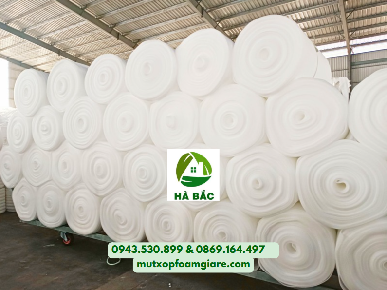 Mút PE Foam 5mm tại Cần Đước, Long An Mút PE Foam 5mm là loại vật liệu dạng xốp được tạo thành từ các hạt nhựa PE nguyên sinh thông qua quá trình ép đùn và tạo bọt.