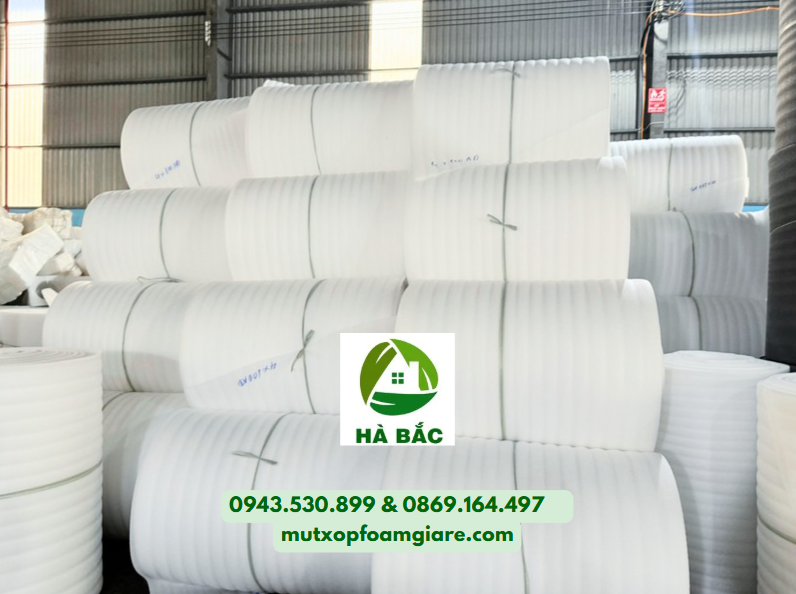 Cuộn xốp màu trắng tại Hiệp Thành, Quận 12 - địa chỉ mua hàng tại nhà máy uy tín giá sỉ Cuộn xốp màu trắng tại Hiệp Thành Quận 12 là loại xốp mút pe foam hay còn gọi là xốp EPE có tính chất dai mềm, đàn hồi, khó rách.