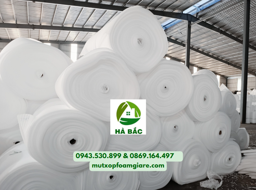 Cuộn mút PE là loại vật liệu xốp nhẹ, đàn hồi cao, được sản xuất từ nhựa PE. Với cấu trúc dạng bọt khí li ti, có khả năng chống sốc.