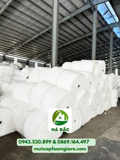 Cuộn mút PE là loại vật liệu xốp nhẹ, đàn hồi cao, được sản xuất từ nhựa PE. Với cấu trúc dạng bọt khí li ti, có khả năng chống sốc.