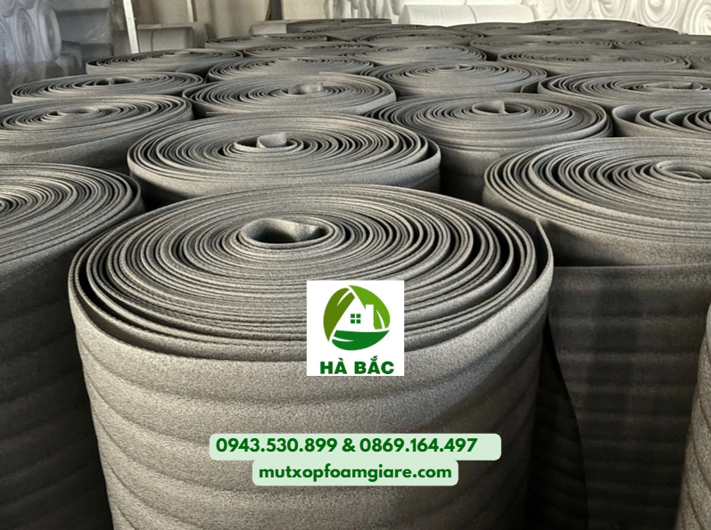 Foam màu đen là loại màng đc làm từ nhựa PE chất lượng cao, có màu đen. Nhờ cấu trúc bọt khép kín, loại màng này có độ mềm dẻo.