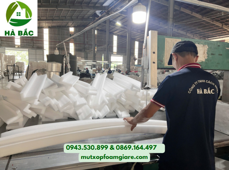 Xốp đóng gói là một giải pháp rất phổ biến giúp bảo vệ hàng hóa khỏi va đập, trầy xước, hư hỏng trong quá trình vận chuyển.